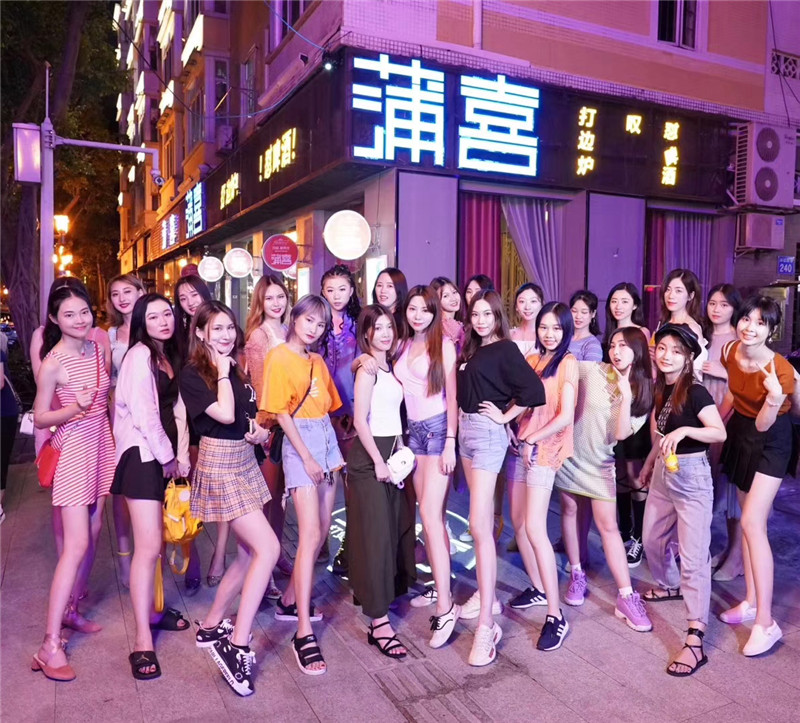 网红博主探店